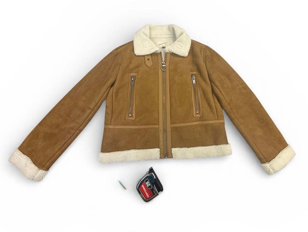 Universal Thread - Picture 1 of 10